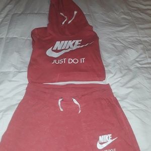 Nike sweatsuit size small in red